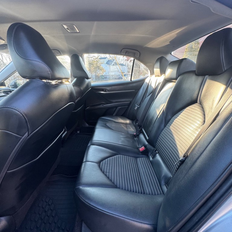 2020 Toyota Camry Image 11