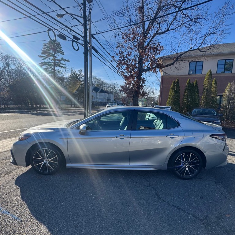 2022 Toyota Camry Image 2