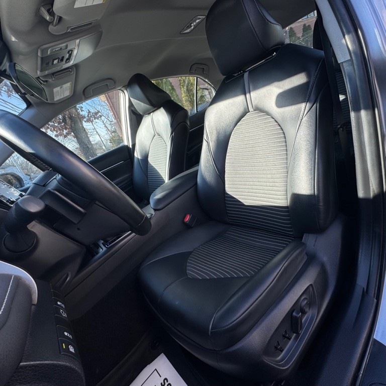 2022 Toyota Camry Image 17