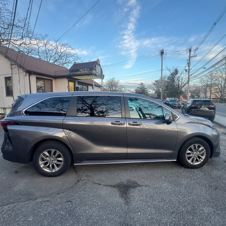 2022 Toyota Sienna Image 6