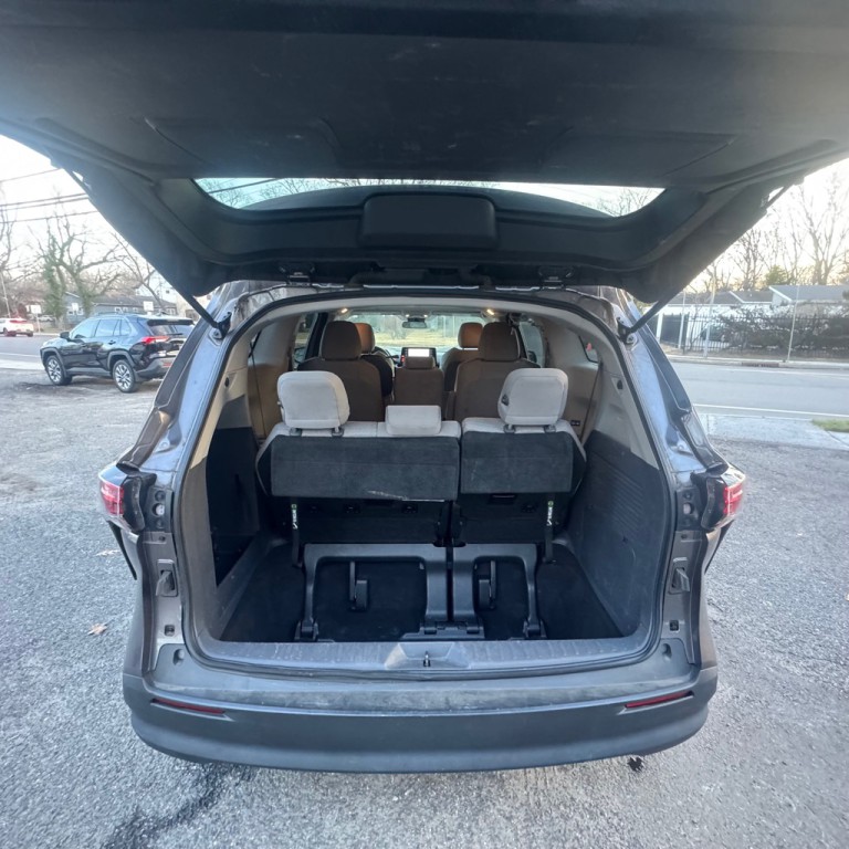 2022 Toyota Sienna Image 9