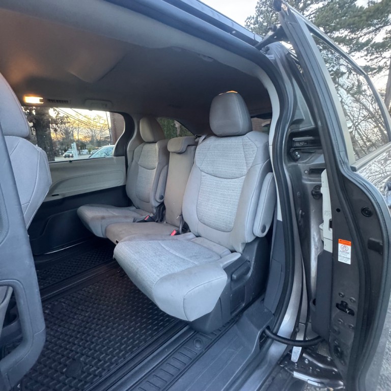 2022 Toyota Sienna Image 12