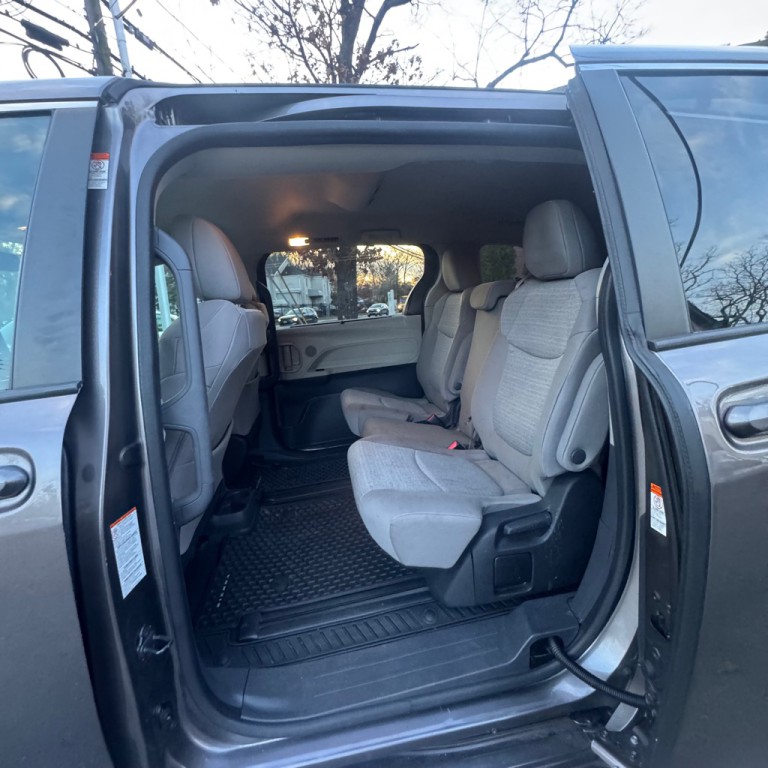 2022 Toyota Sienna Image 13
