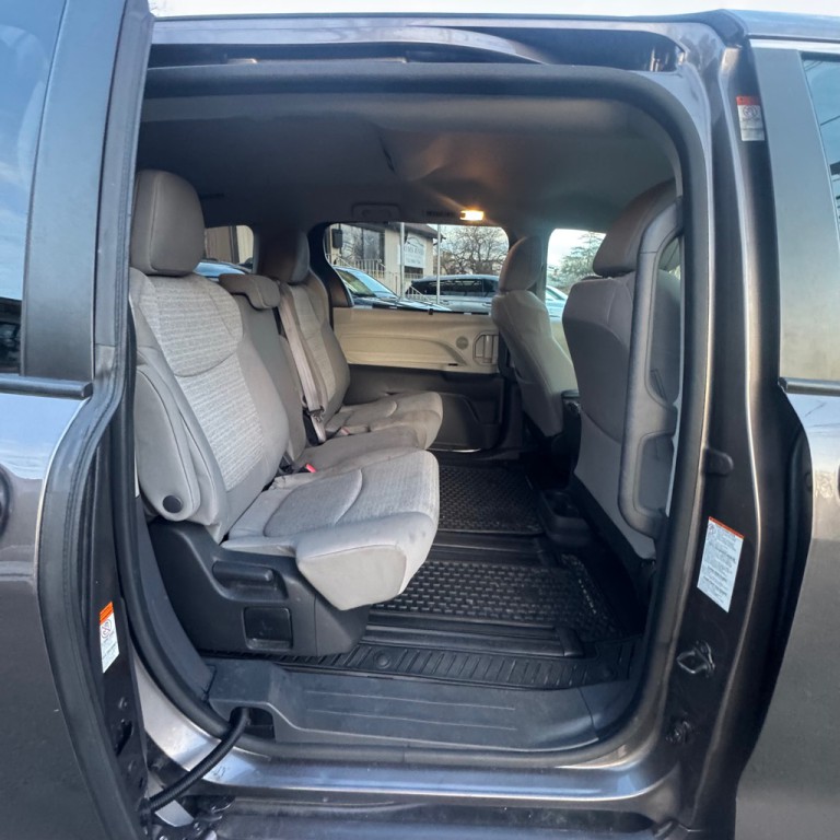 2022 Toyota Sienna Image 16