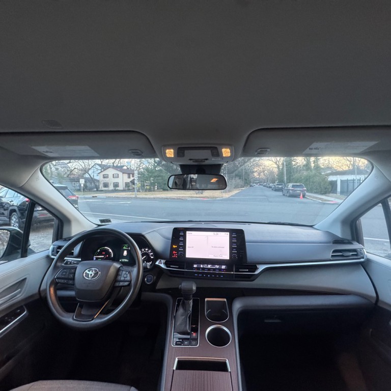 2022 Toyota Sienna Image 17