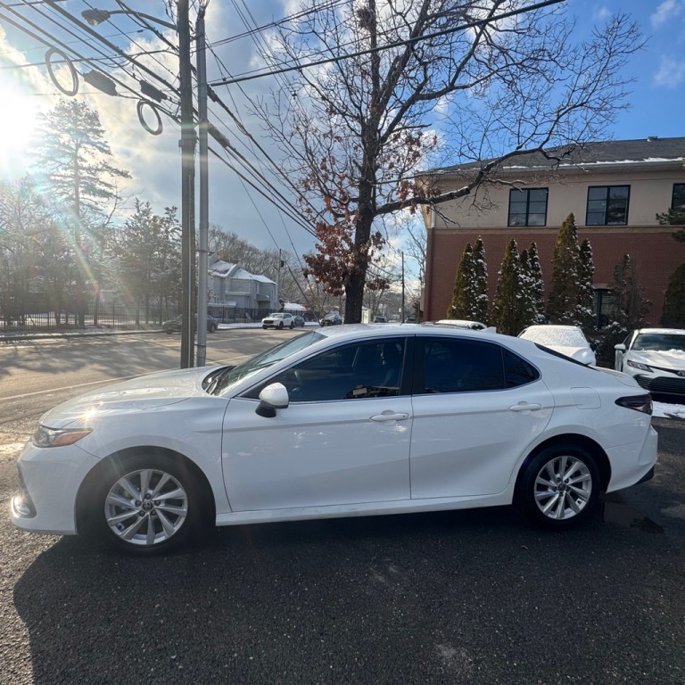 2023 Toyota Camry Image 2