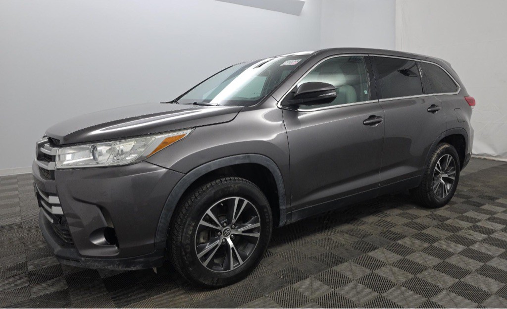 2019 Toyota Highlander Image 1