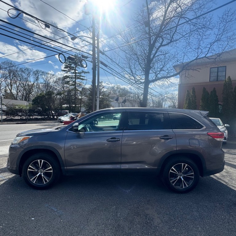 2019 Toyota Highlander Image 2