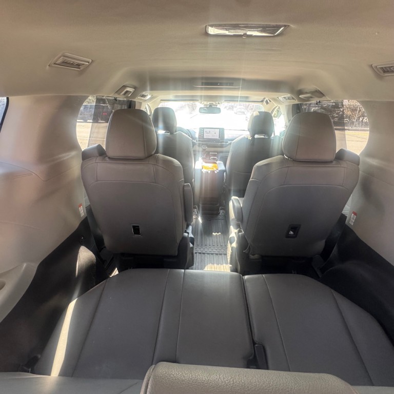 2021 Toyota Sienna Image 10