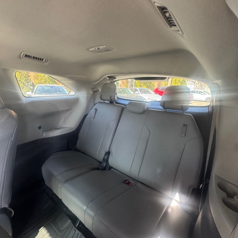 2021 Toyota Sienna Image 11