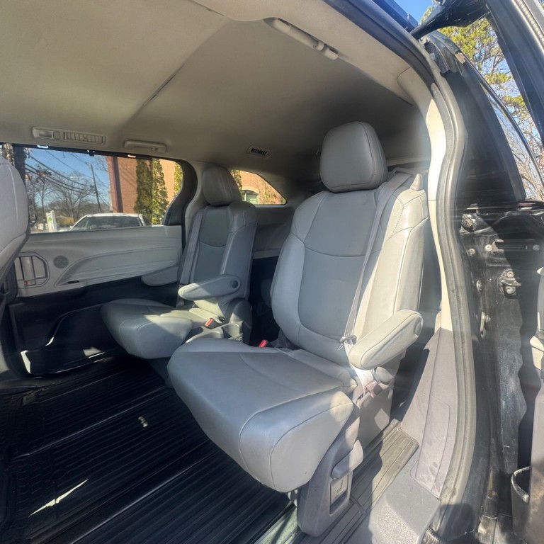 2021 Toyota Sienna Image 12