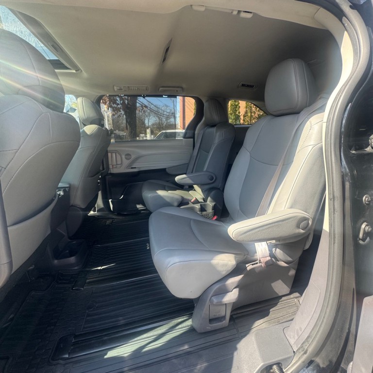2021 Toyota Sienna Image 13