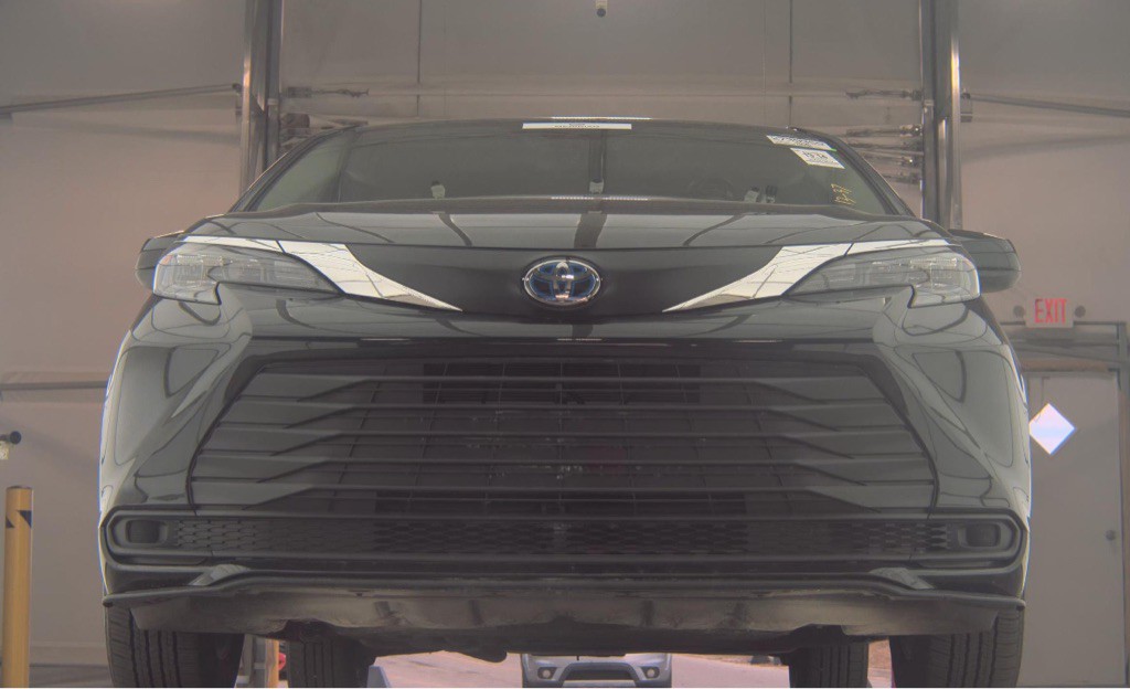 2025 Toyota Sienna Image 3