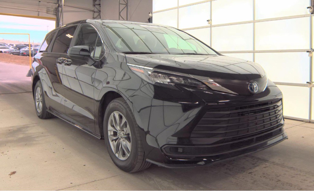 2025 Toyota Sienna Image 4