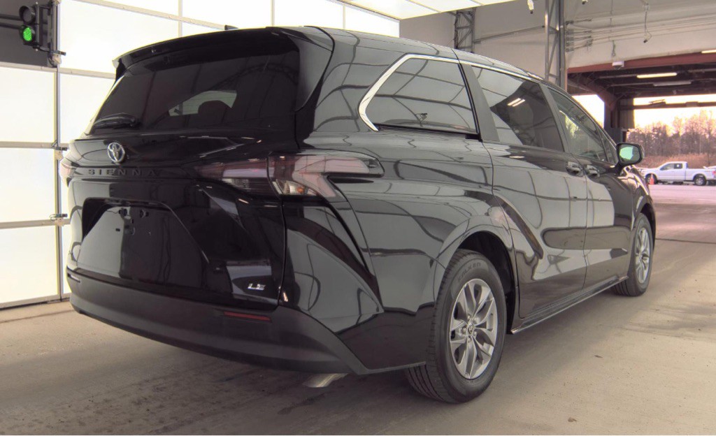 2025 Toyota Sienna Image 5