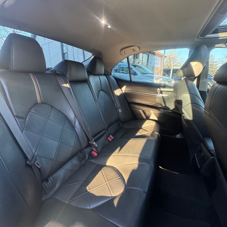 2018 Toyota Camry Image 12