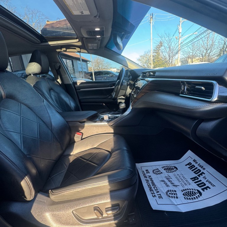 2018 Toyota Camry Image 16