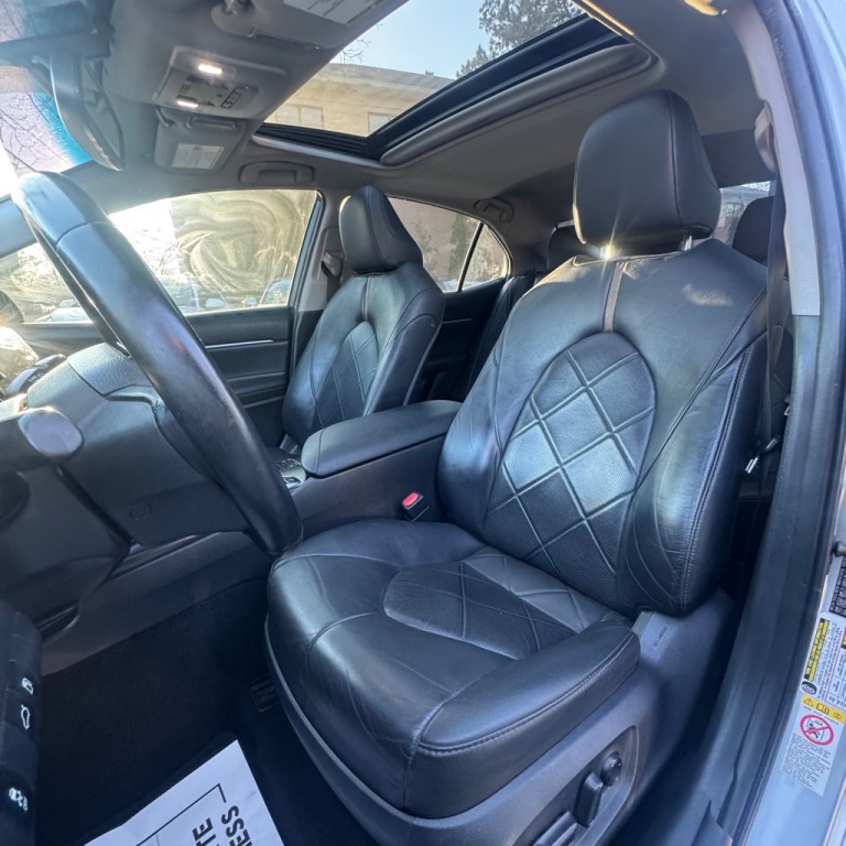 2018 Toyota Camry Image 17