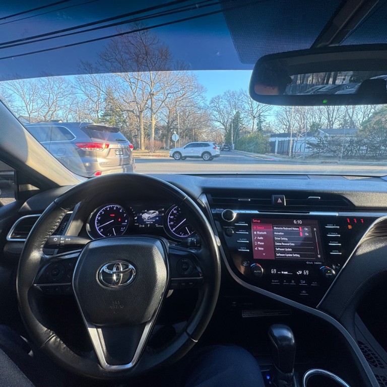 2018 Toyota Camry Image 19