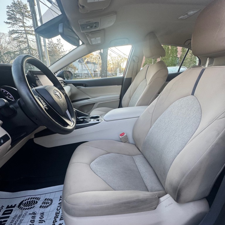 2022 Toyota Camry Image 18