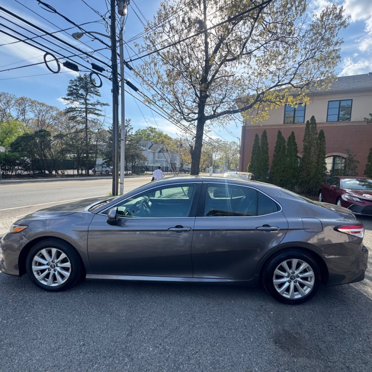 2018 Toyota Camry Image 2