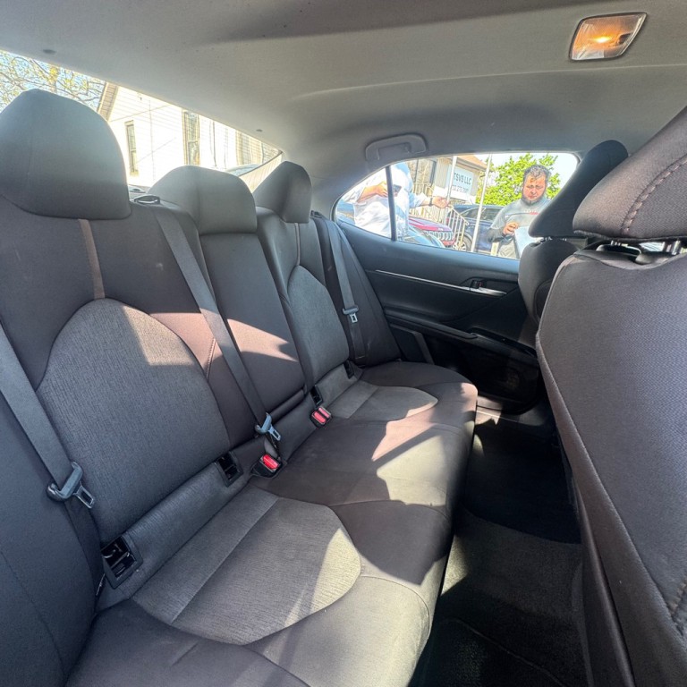 2018 Toyota Camry Image 12