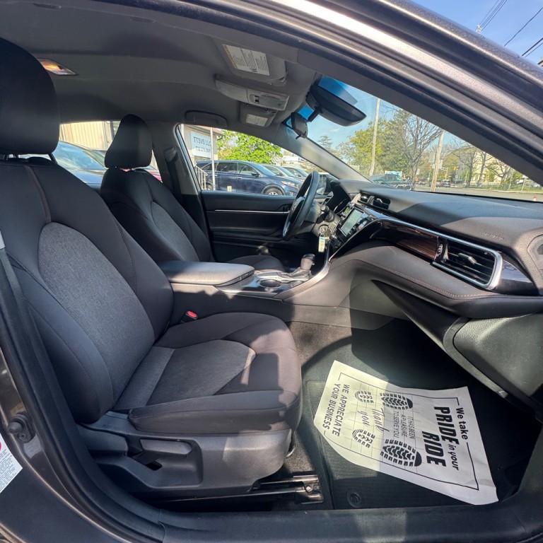 2018 Toyota Camry Image 16
