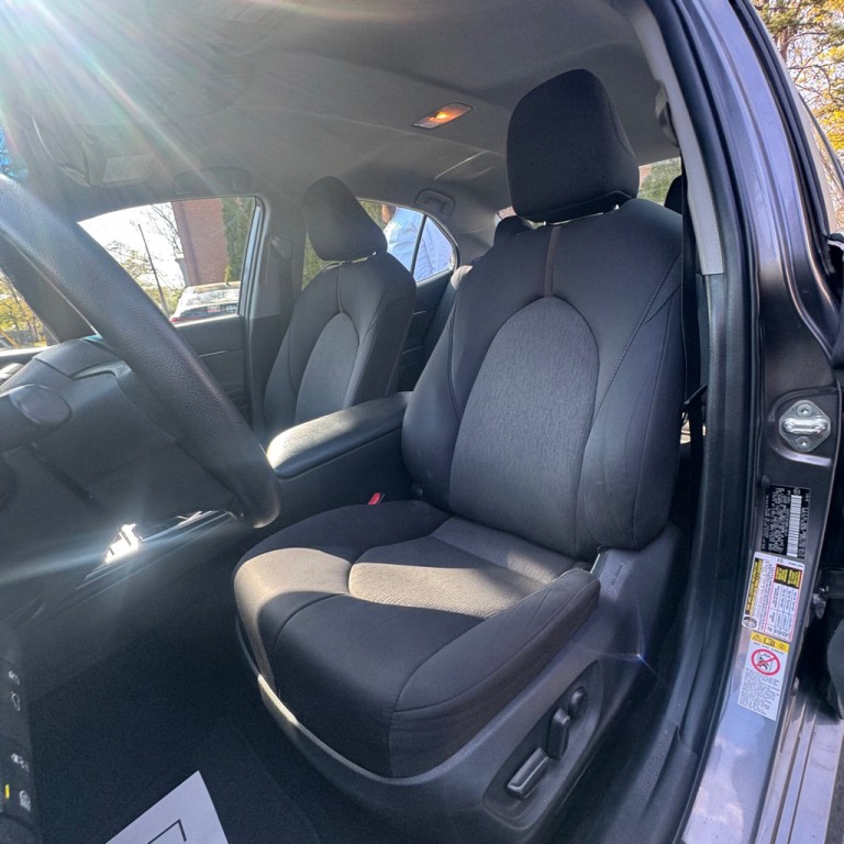 2018 Toyota Camry Image 17