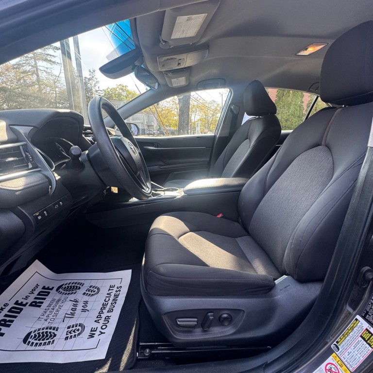 2018 Toyota Camry Image 18