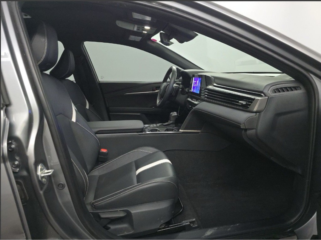 2025 Toyota Camry Image 2