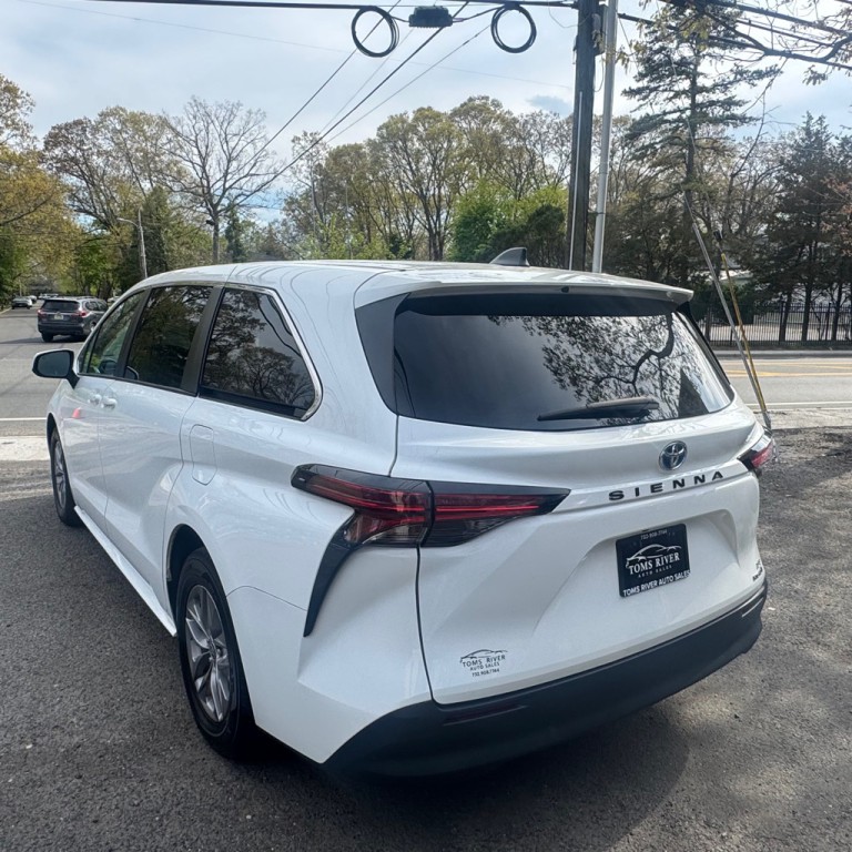 2022 Toyota Sienna Image 3