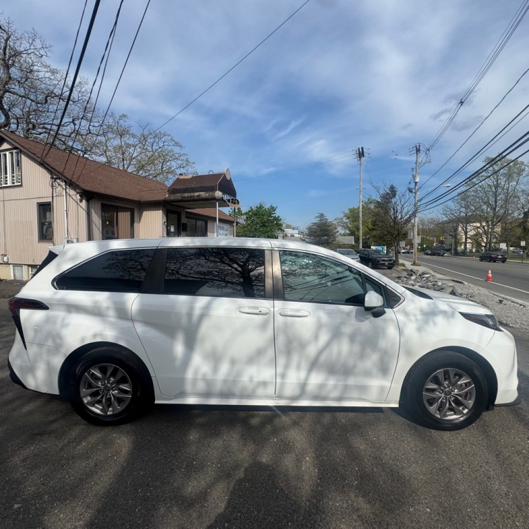 2022 Toyota Sienna Image 6