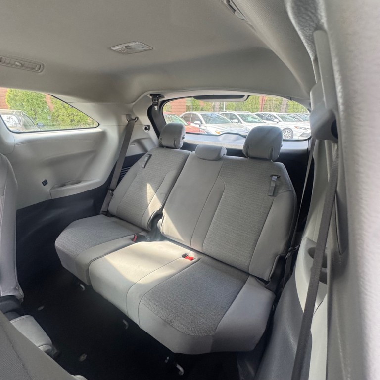 2022 Toyota Sienna Image 11
