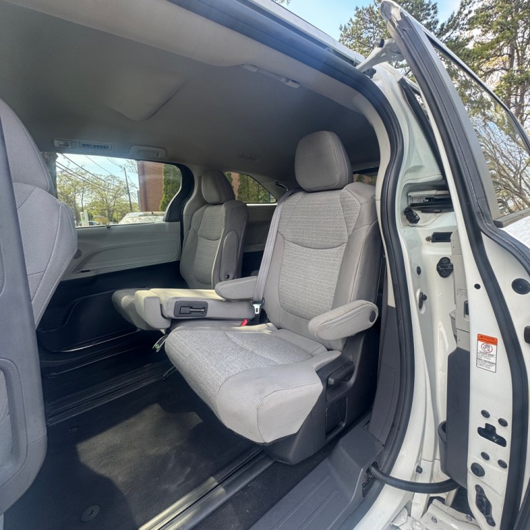 2022 Toyota Sienna Image 12