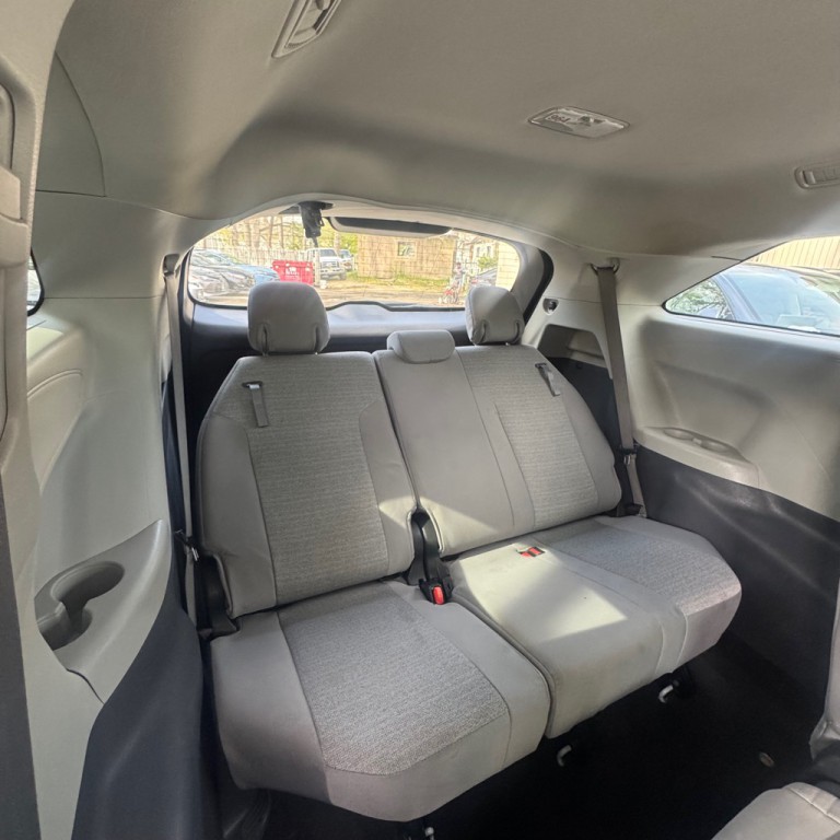 2022 Toyota Sienna Image 14