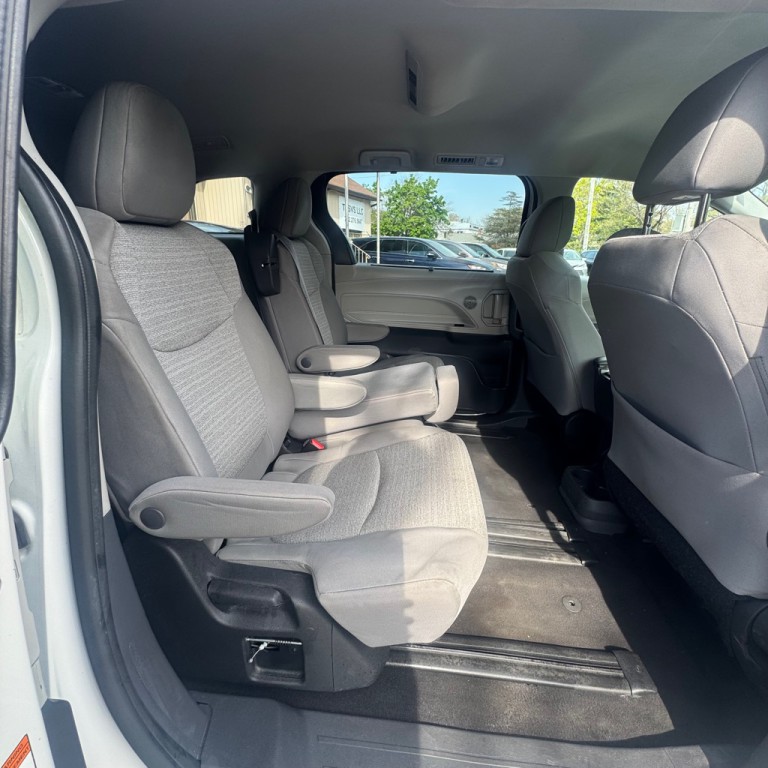 2022 Toyota Sienna Image 16