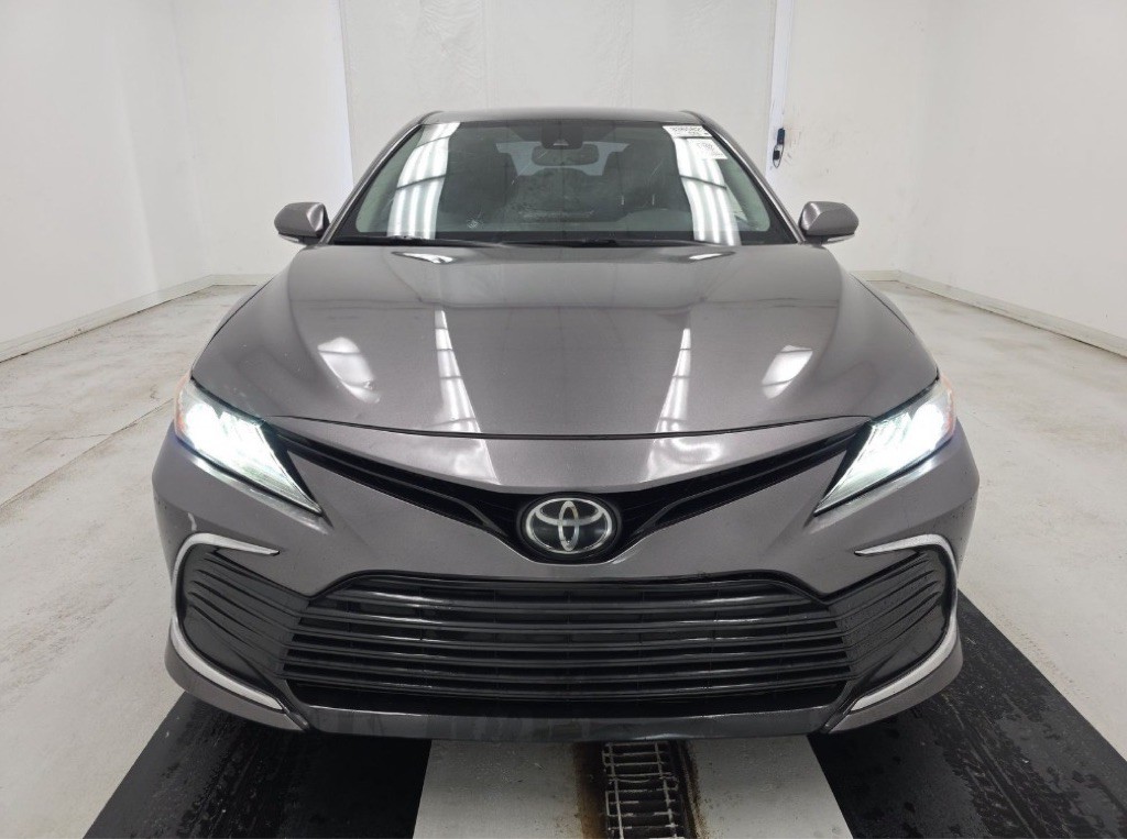 2022 Toyota Camry Image 2