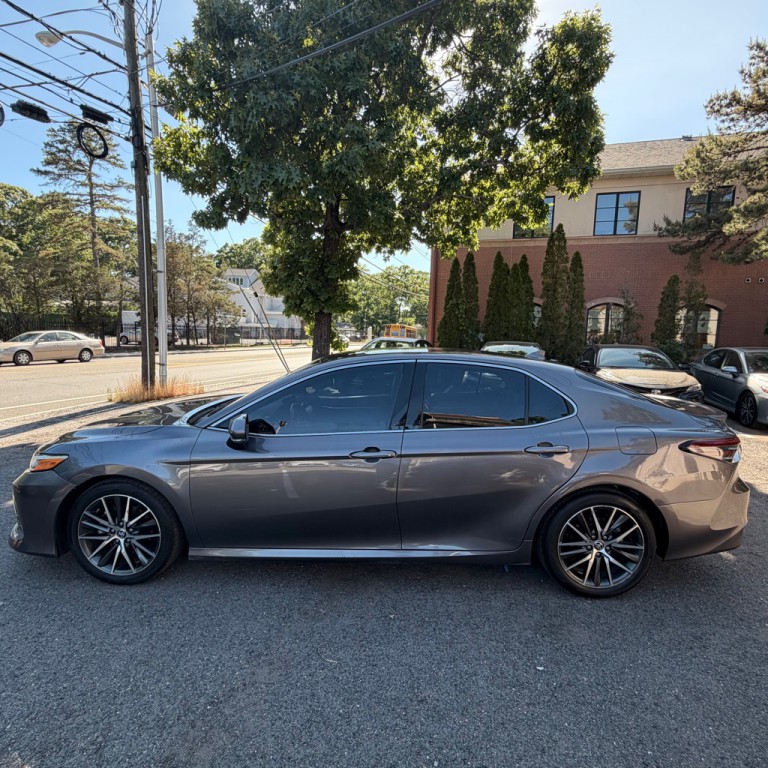 2022 Toyota Camry Image 2
