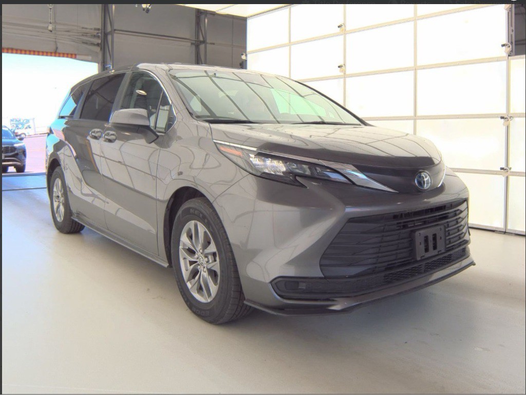 2024 Toyota Sienna Image 4