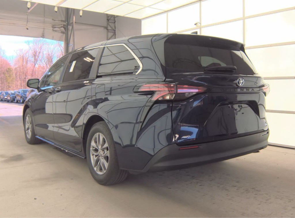2022 Toyota Sienna Image 4