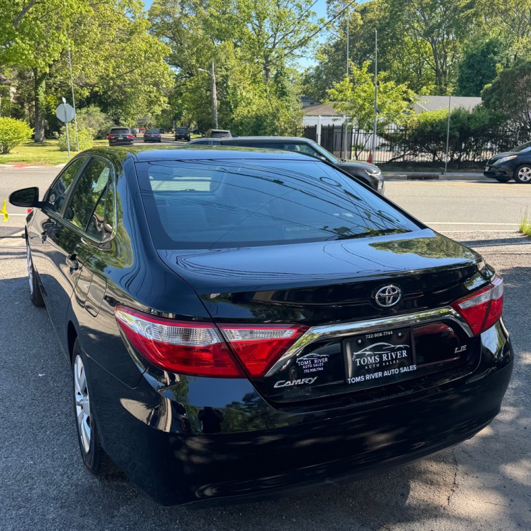 2016 Toyota Camry Image 3