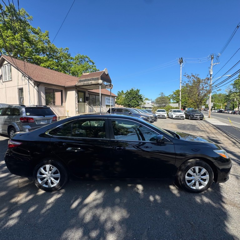 2016 Toyota Camry Image 6