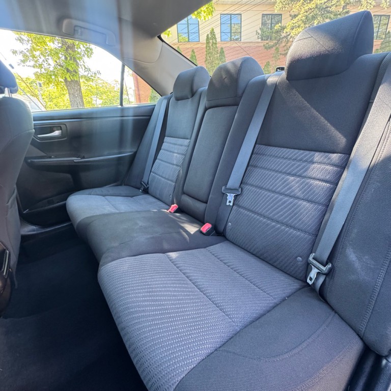 2016 Toyota Camry Image 10
