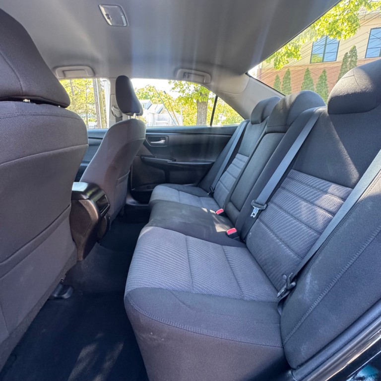 2016 Toyota Camry Image 11