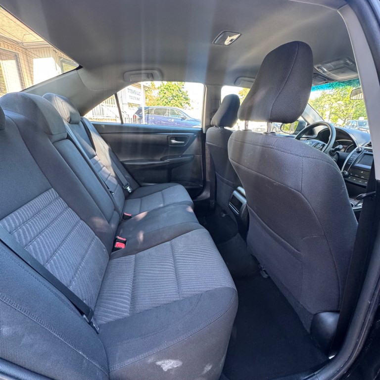 2016 Toyota Camry Image 13