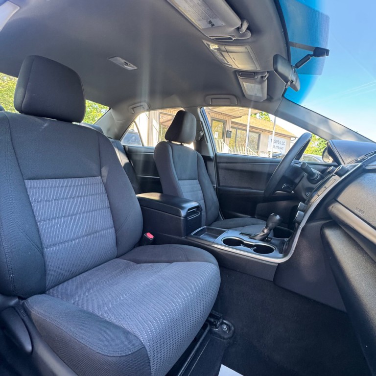 2016 Toyota Camry Image 15