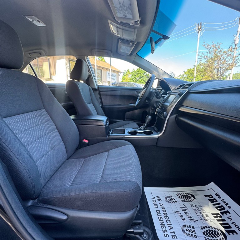 2016 Toyota Camry Image 16