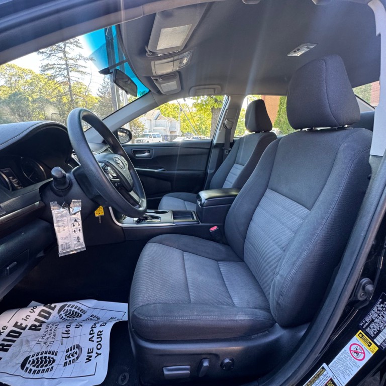 2016 Toyota Camry Image 18