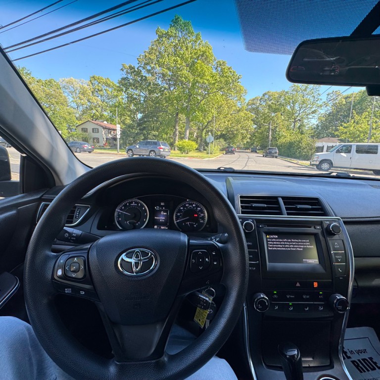 2016 Toyota Camry Image 19