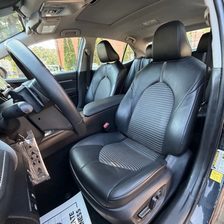 2022 Toyota Camry Image 17